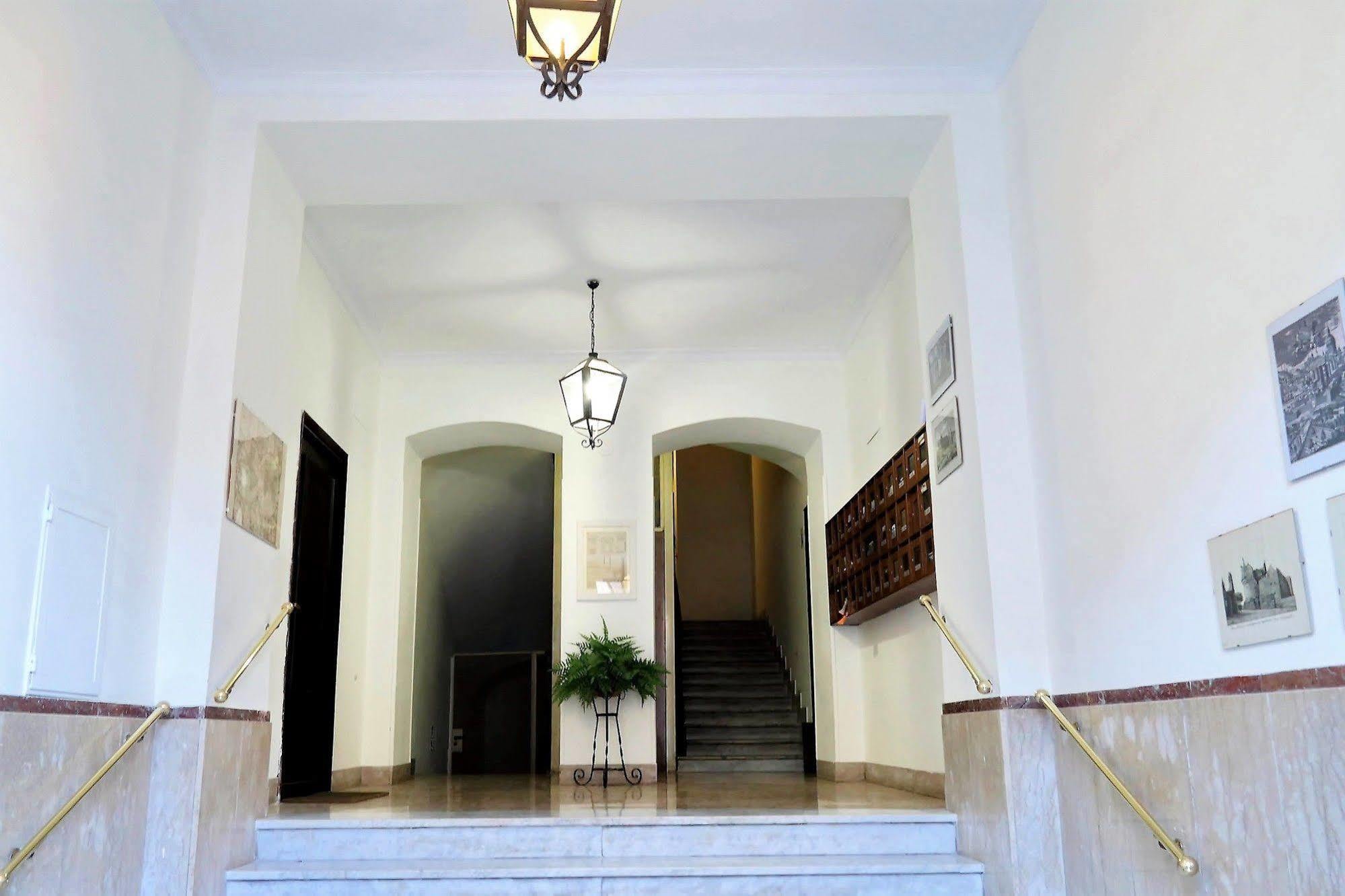 Colosseum Terrace Suite โรม ภายนอก รูปภาพ