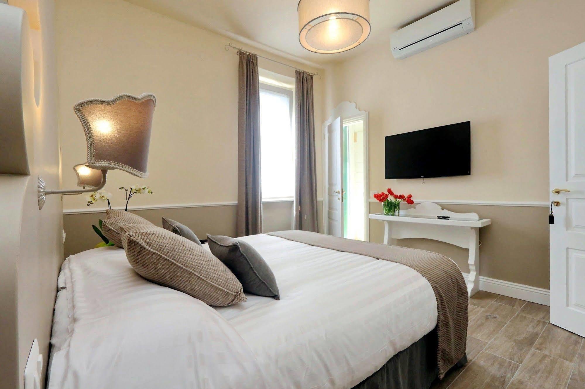 Colosseum Terrace Suite โรม ภายนอก รูปภาพ