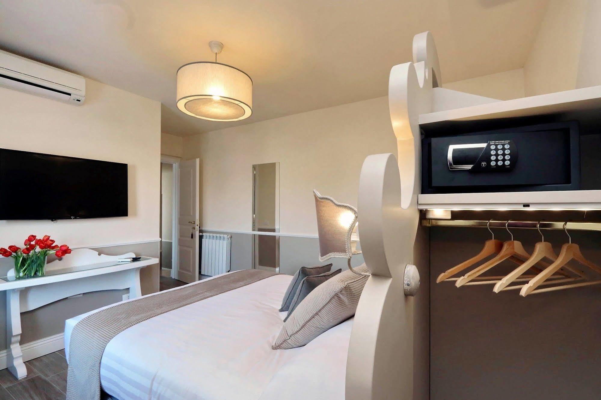 Colosseum Terrace Suite โรม ภายนอก รูปภาพ