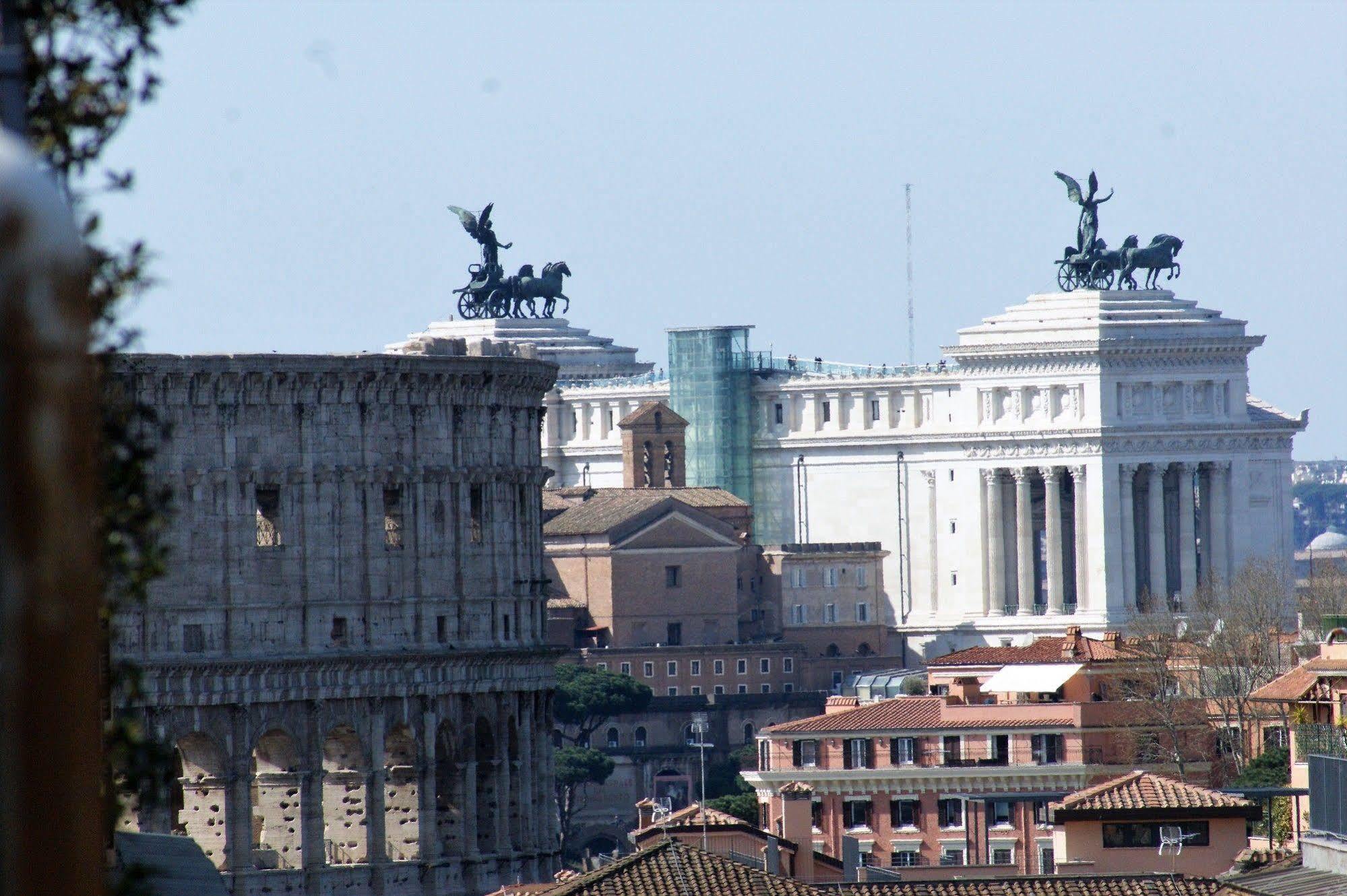 Colosseum Terrace Suite โรม ภายนอก รูปภาพ